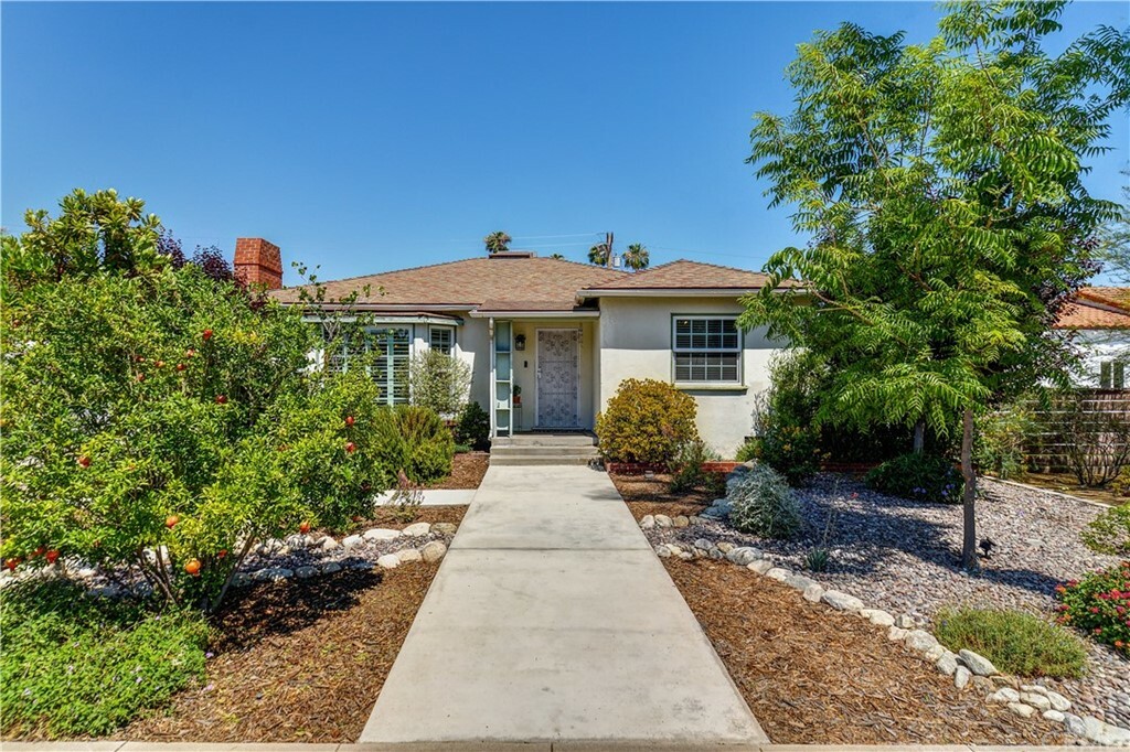 Property Photo: 3255 N Mountain View Avenue CA 92405