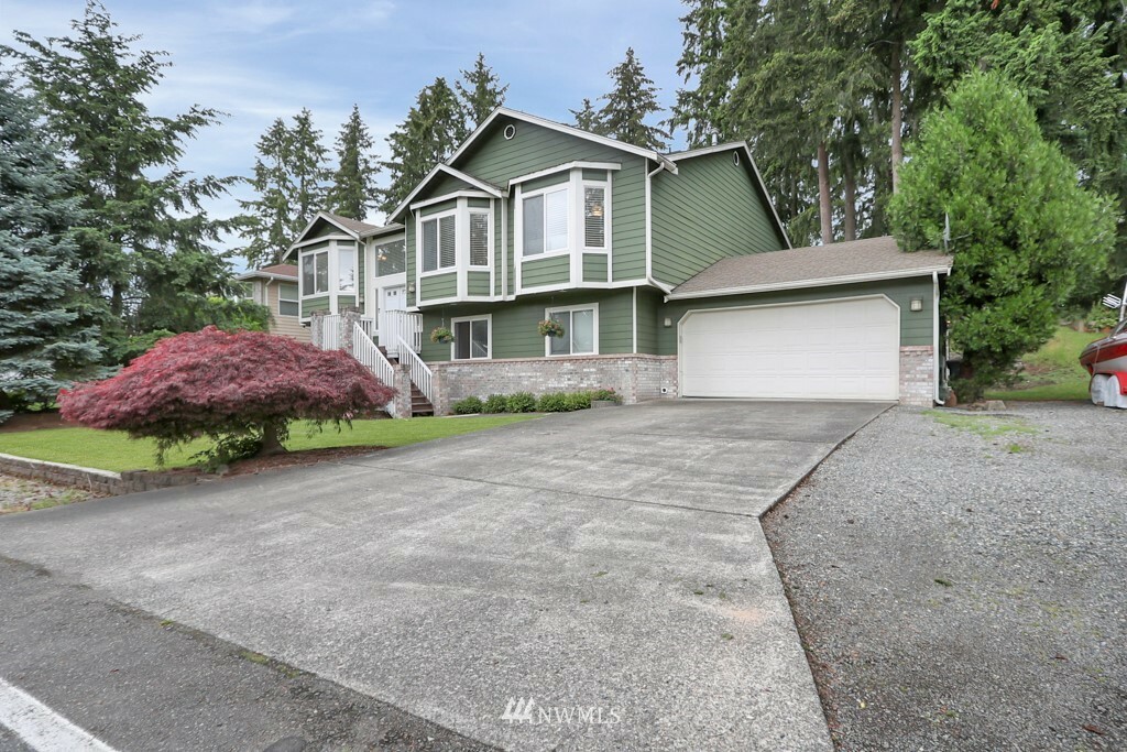 Property Photo:  2829 206th Avenue Ct E  WA 98391 