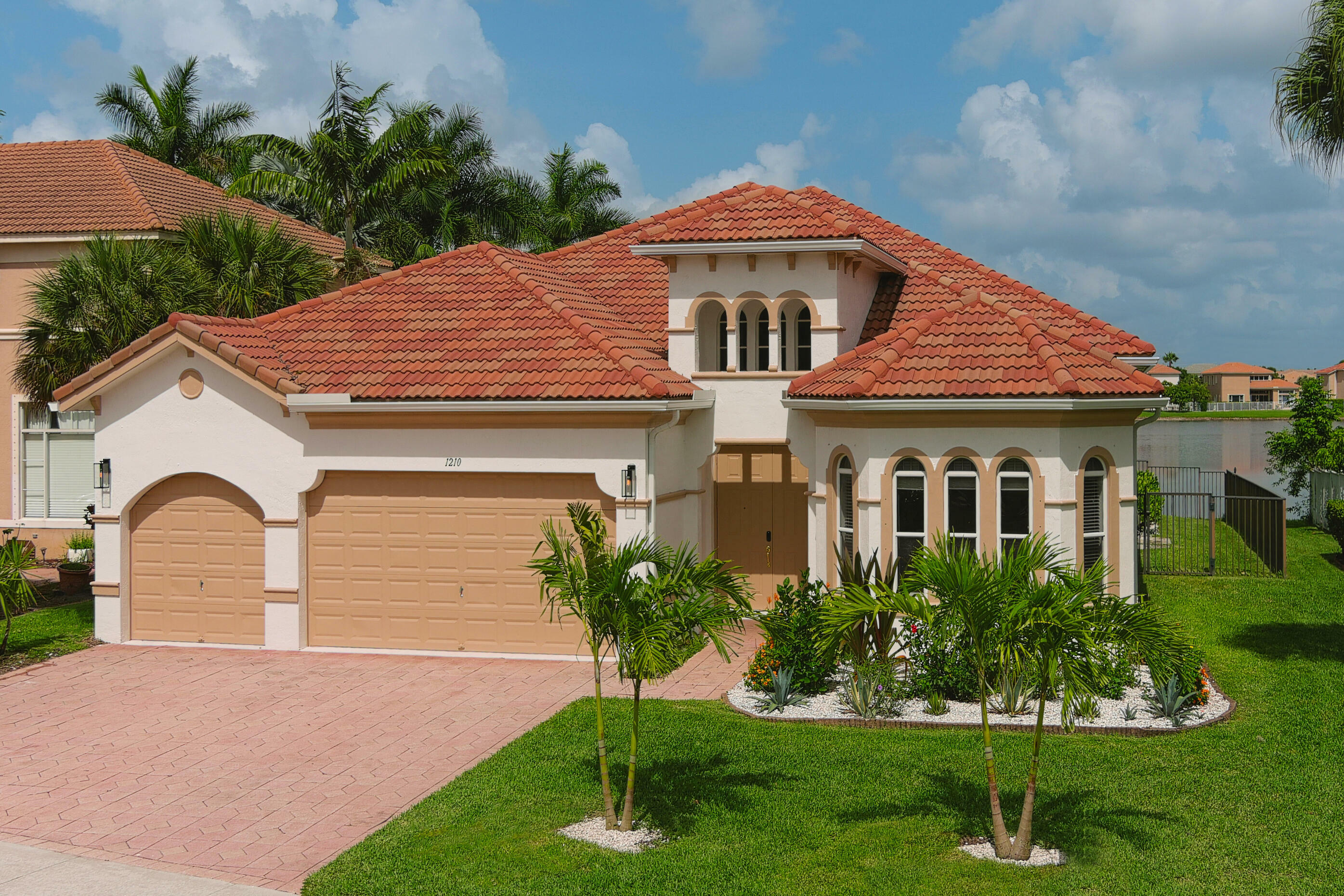 Property Photo:  1210 Canyon Way  FL 33414 