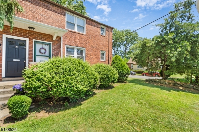 Property Photo: 1913 Wood Ave Apt F1 NJ 07203