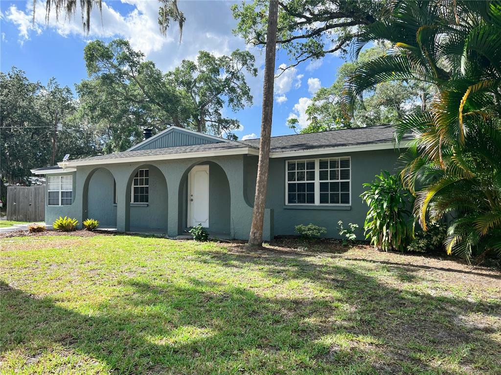 Property Photo:  4901 Silk Oak Drive  FL 34232 