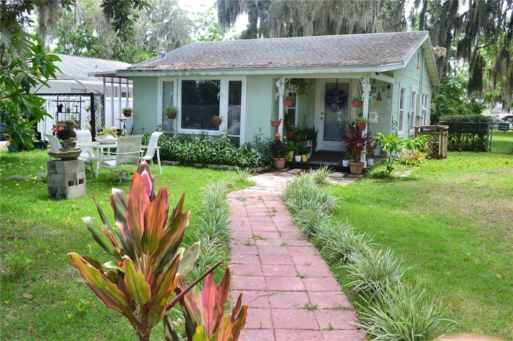 Property Photo:  906 N Rockingham Avenue  FL 32778 