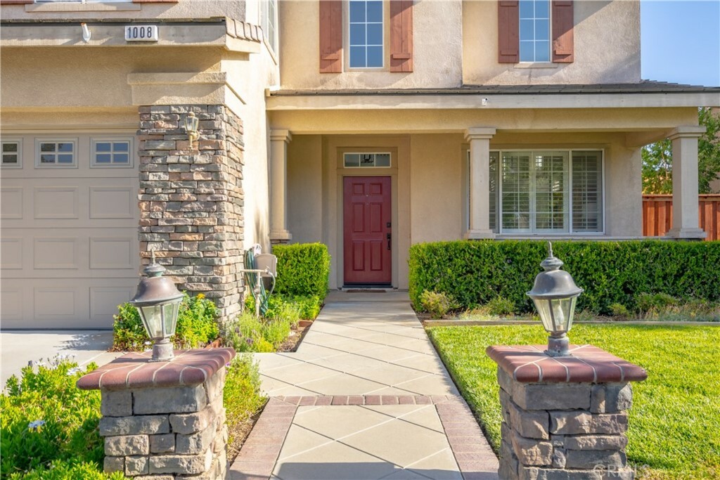 Property Photo:  1008 Riverbend Circle  CA 92881 