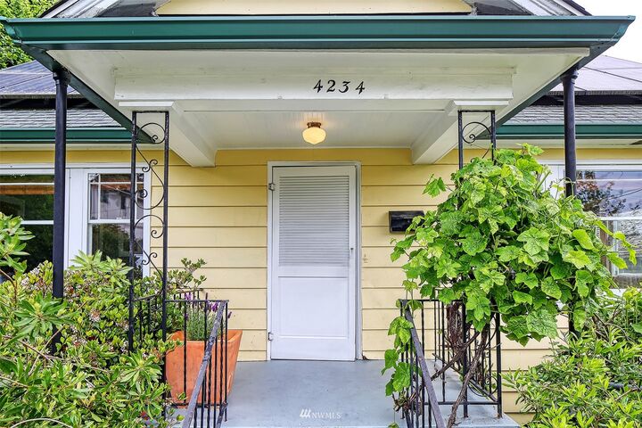 Property Photo: 4234 S Findlay Street WA 98118