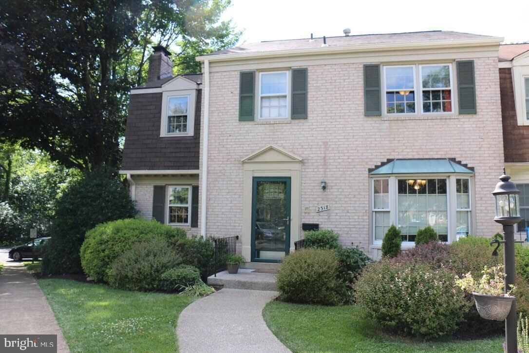 Property Photo: 2318 Wheystone Court VA 22182