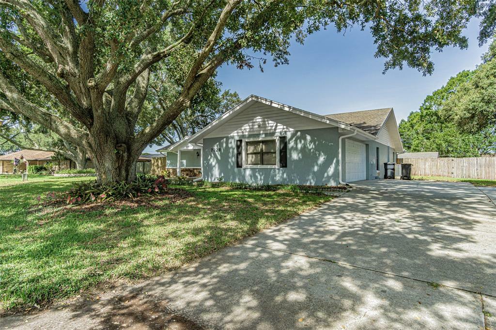 Property Photo:  7328 Summit Avenue  FL 33810 