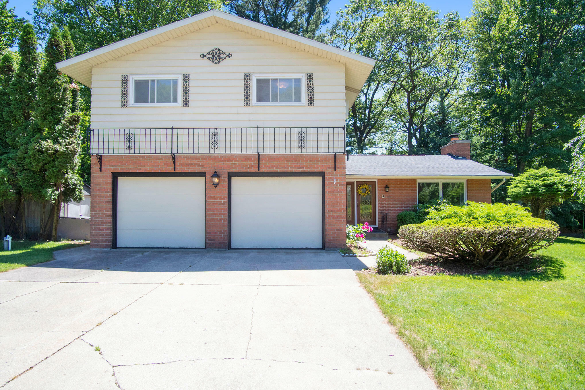 Property Photo:  2471 Norcrest Drive  MI 49441 