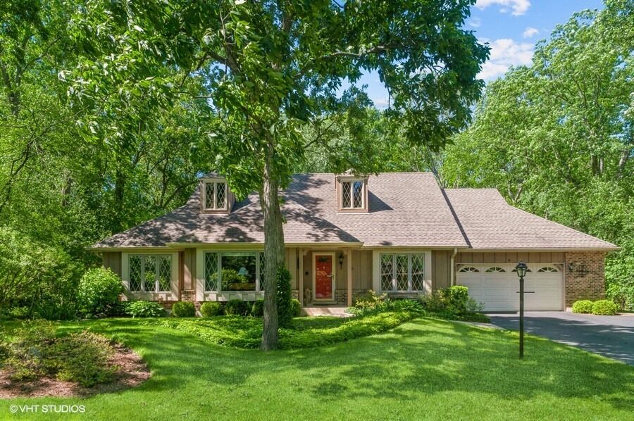 Property Photo:  6 Queens Way  IL 60069 