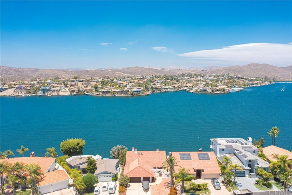 Property Photo:  22372 Boating Way  CA 92587 