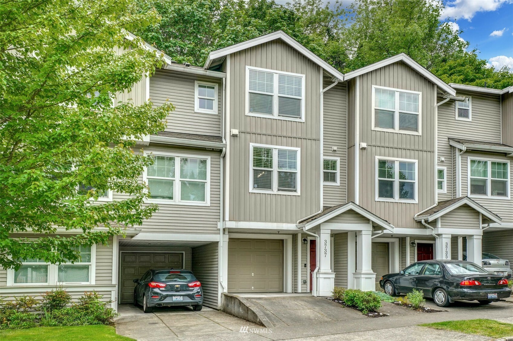 Property Photo:  3737 S Holly Park Drive 2  WA 98118 