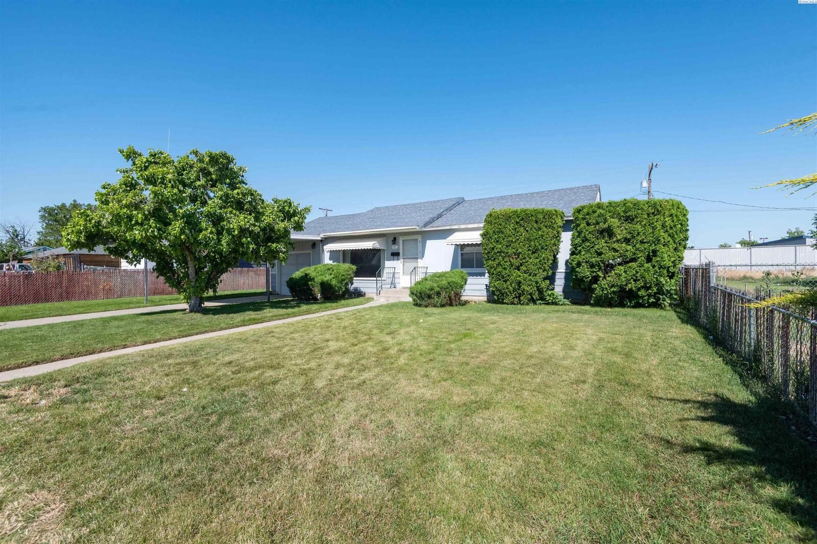 Property Photo: 811 S Everett Street WA 99336