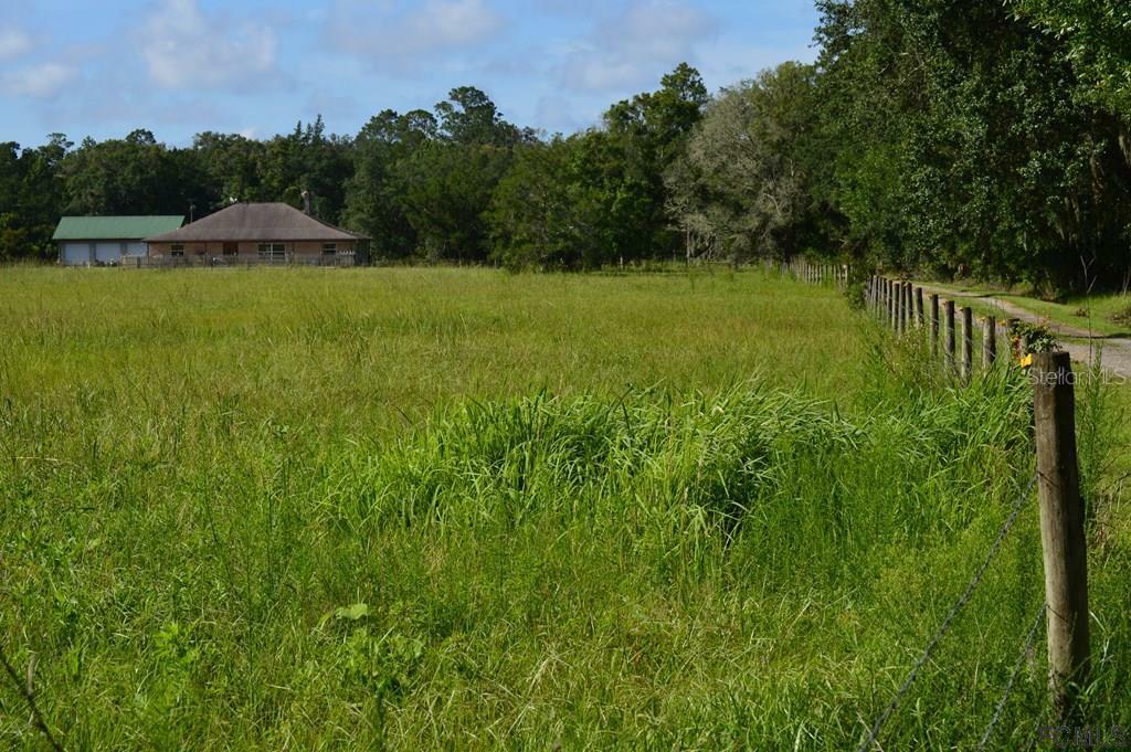 Property Photo:  380 County Road 90 E E  FL 32110 