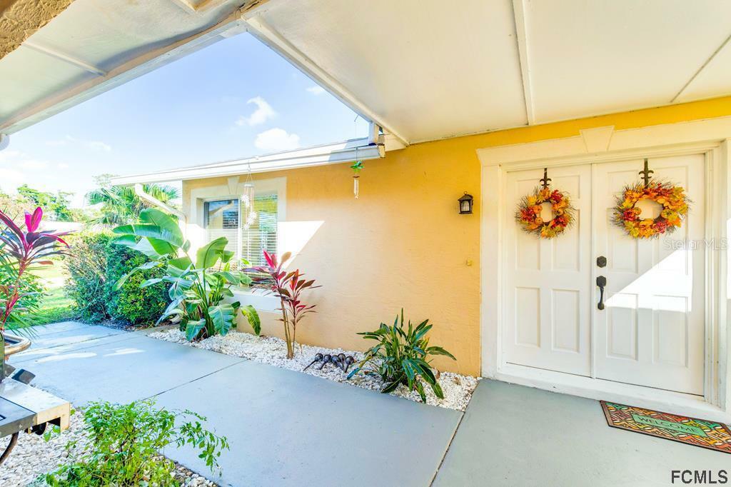 Property Photo: 10 Farmbrook Lane FL 32137