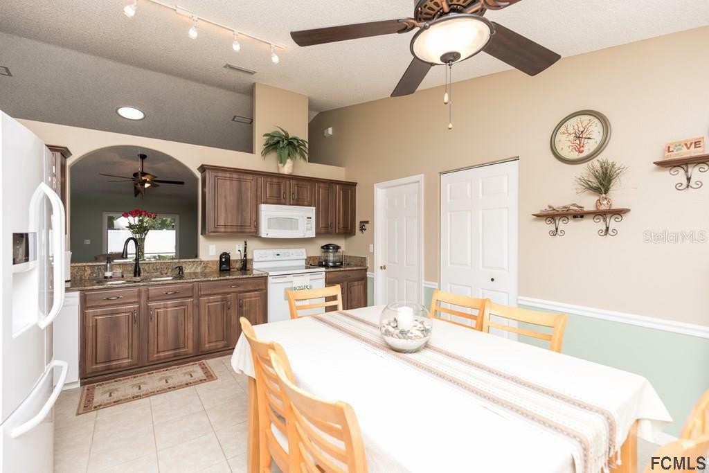 Property Photo: 14 Ulster Court FL 32164