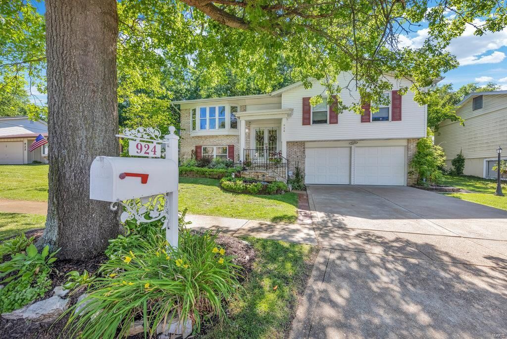 Property Photo: 924 Bellestri Drive MO 63021