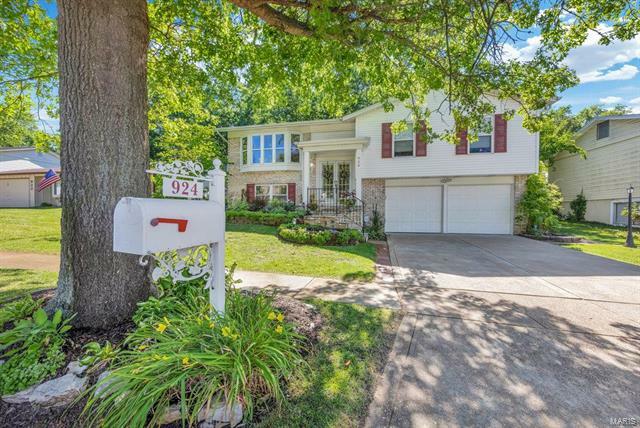 924 Bellestri Drive  Ballwin MO 63021 photo
