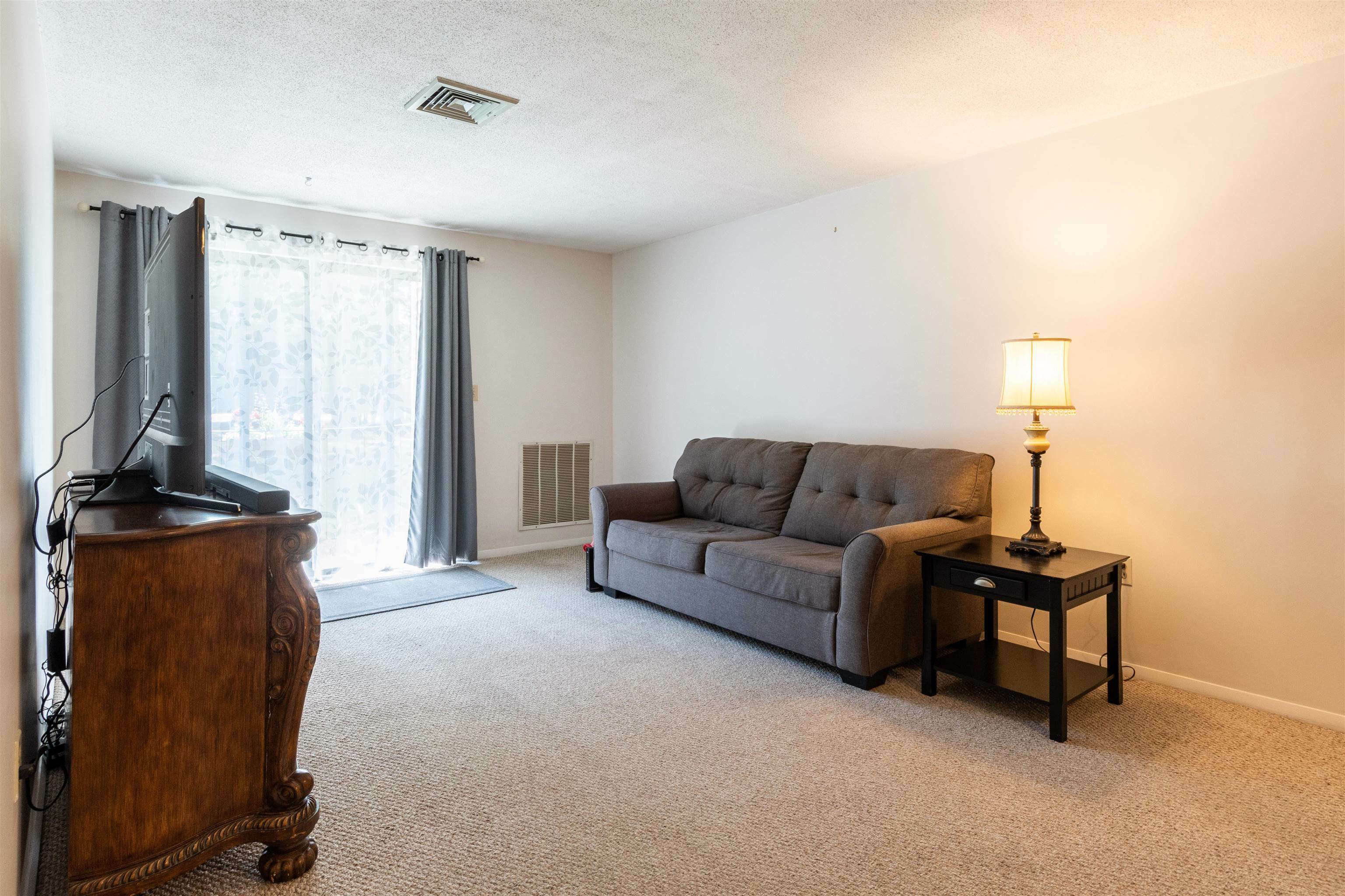 Property Photo:  17-14 Blackstone Drive  NH 03063 