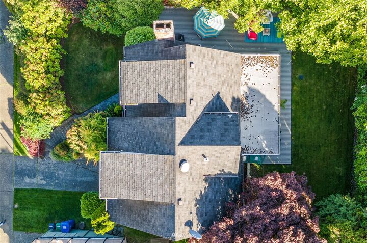 Property Photo:  5051 Harold Place NE  WA 98105 