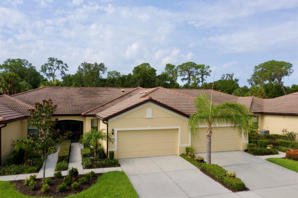 Property Photo:  444 Seneca Falls Drive  FL 33572 