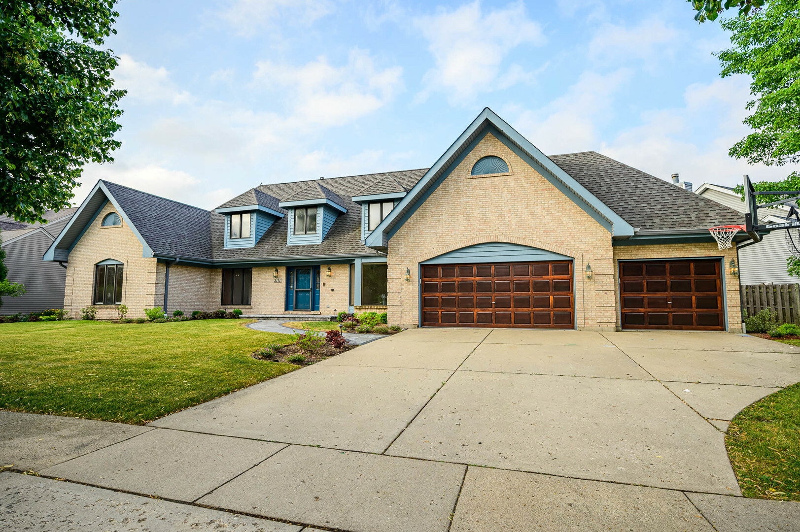 Property Photo: 2111 Carlisle Street IL 60102