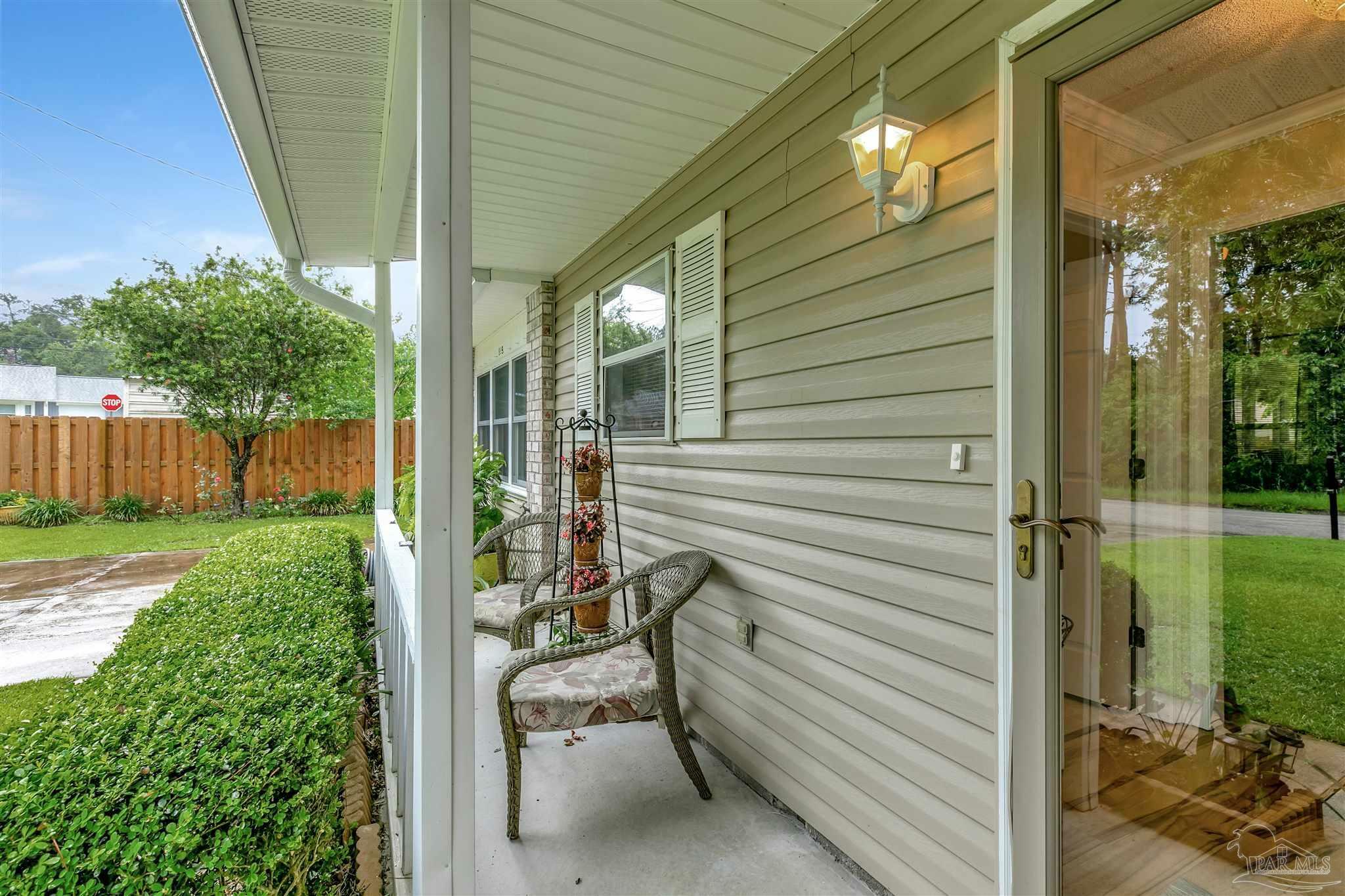 Property Photo:  1999 Kingfisher Way  FL 32534 
