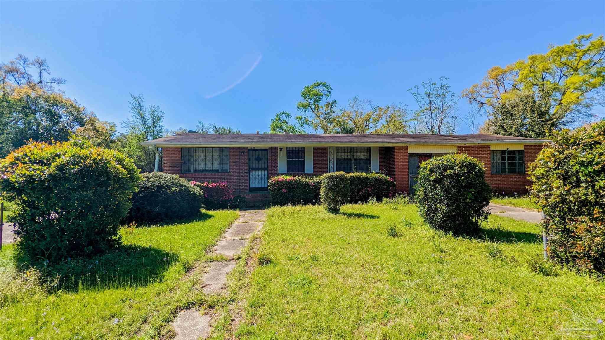 Property Photo: 1505 W Yonge St FL 32501