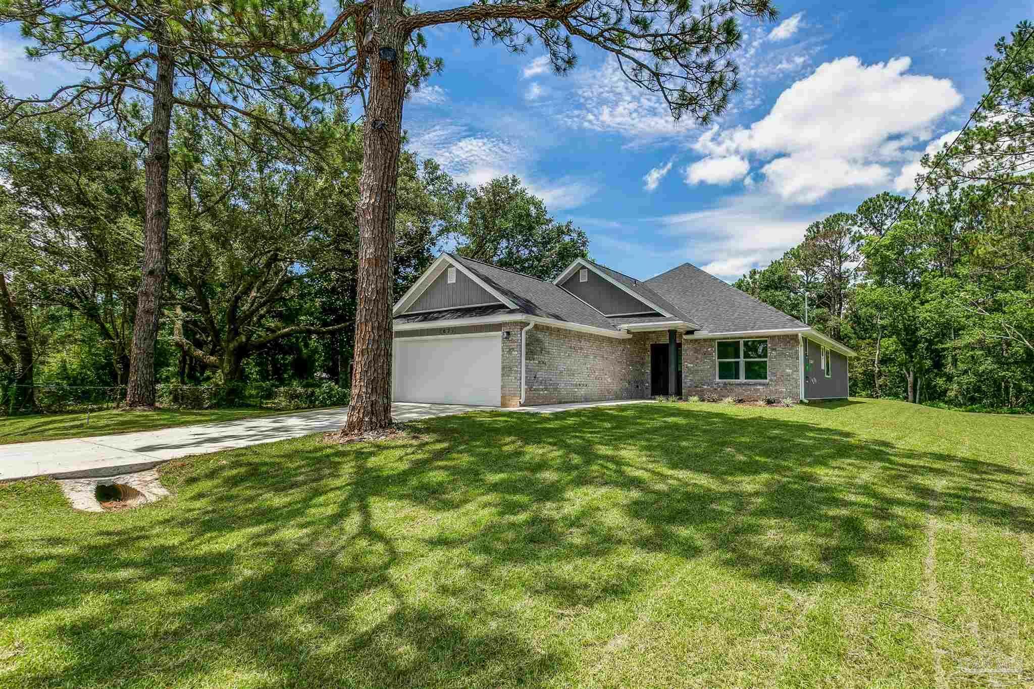 Property Photo: 1621 Ora Dr FL 32506
