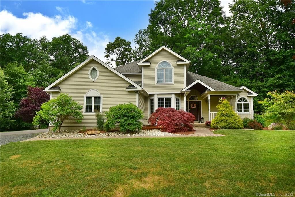 Property Photo: 15 Avebury Lane CT 06084