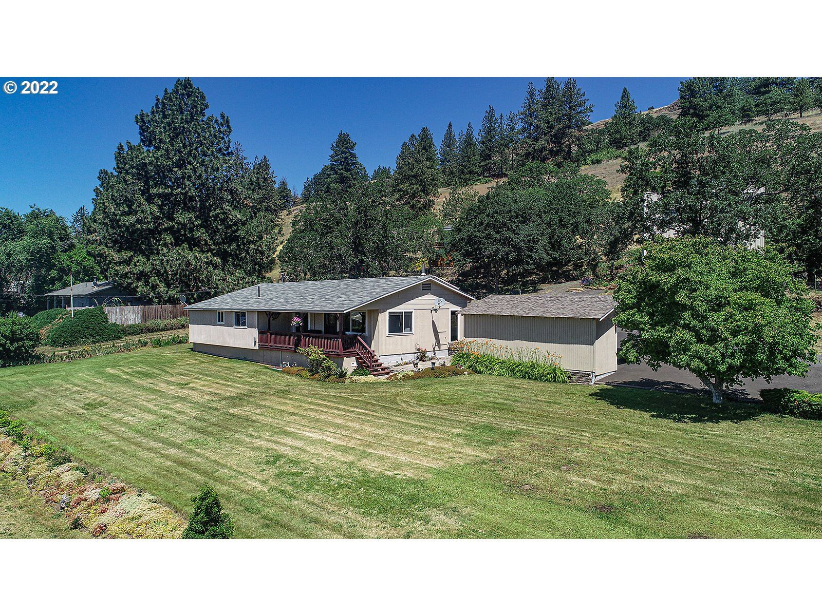 Property Photo: 614 Riverview Dr WA 98635