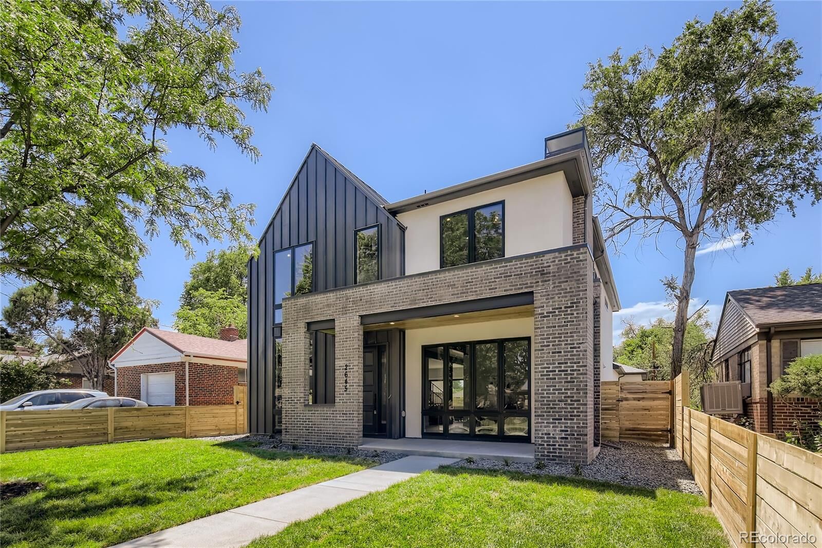 Property Photo: 2645 Ivanhoe Street CO 80207