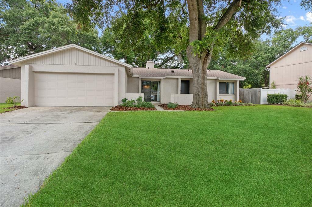 Property Photo:  820 Sutter Loop  FL 32750 