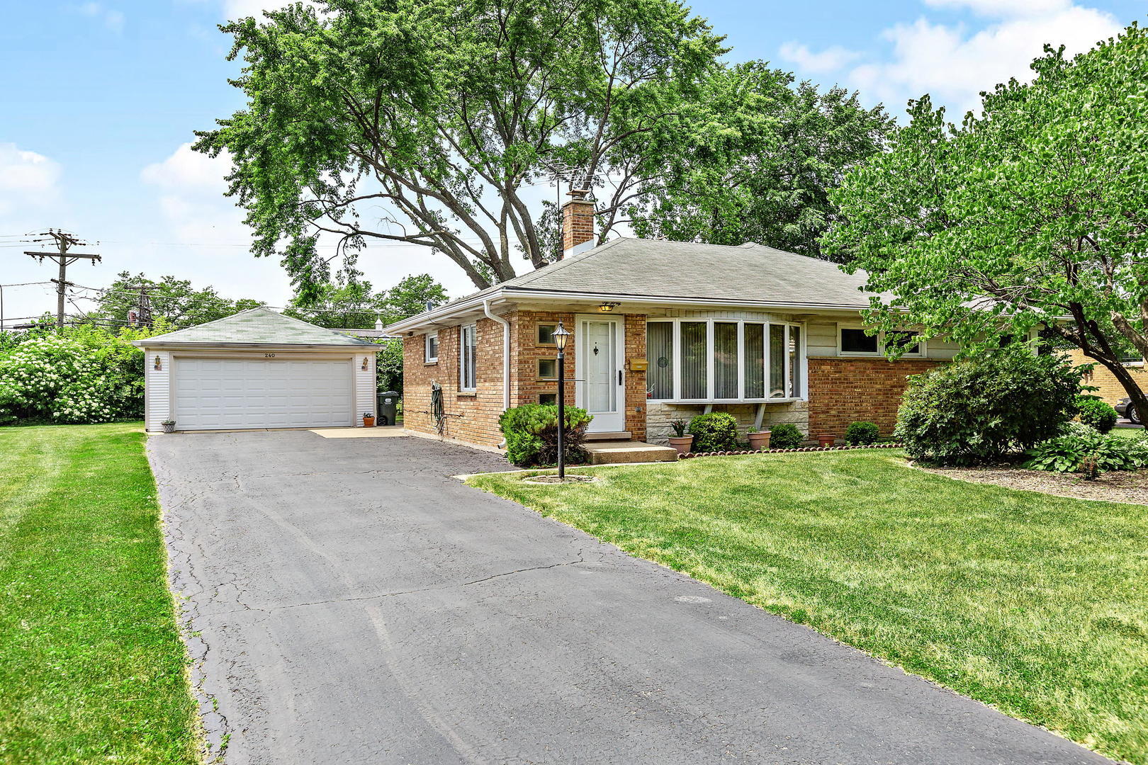Property Photo: 240 N Linden Avenue IL 60074