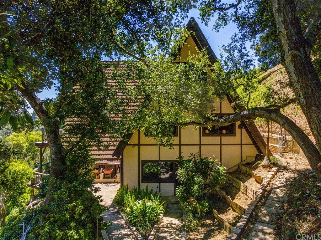 Property Photo: 2910 Descending Drive CA 91745