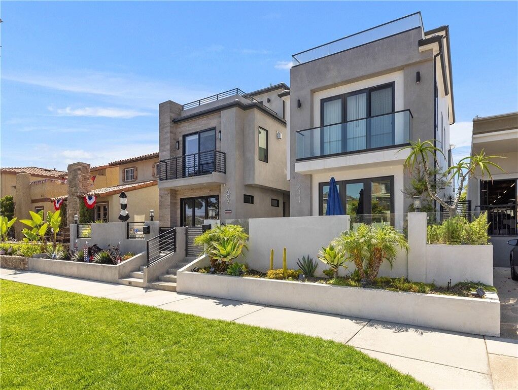 Property Photo:  611 17th Street  CA 92648 