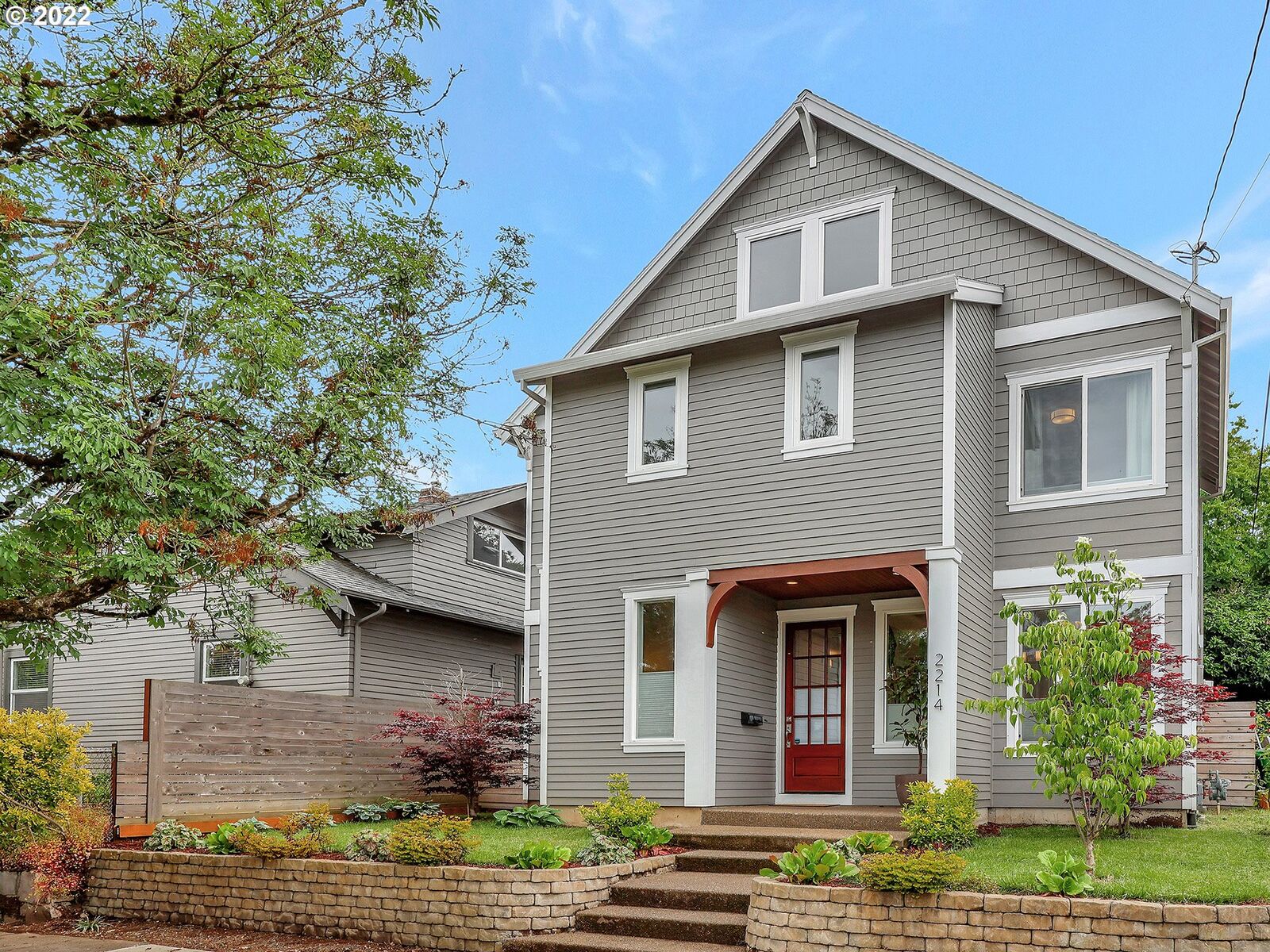 Property Photo:  2214 N Farragut St  OR 97217 