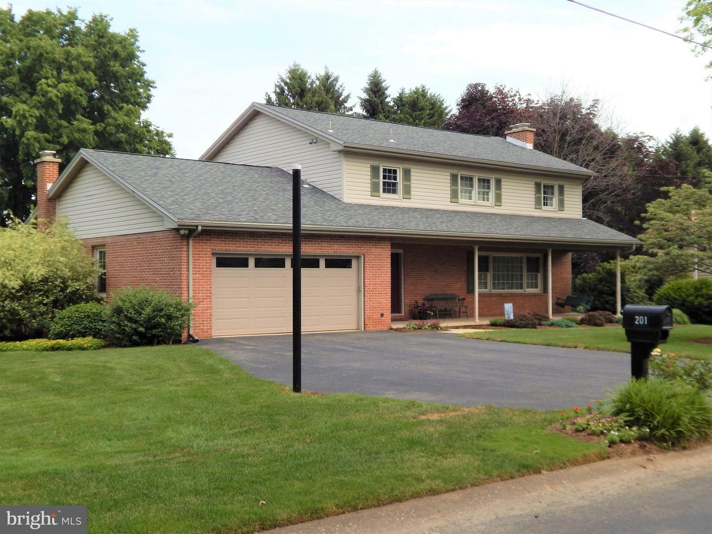 Property Photo:  201 Lynbrook Drive N  PA 17402 