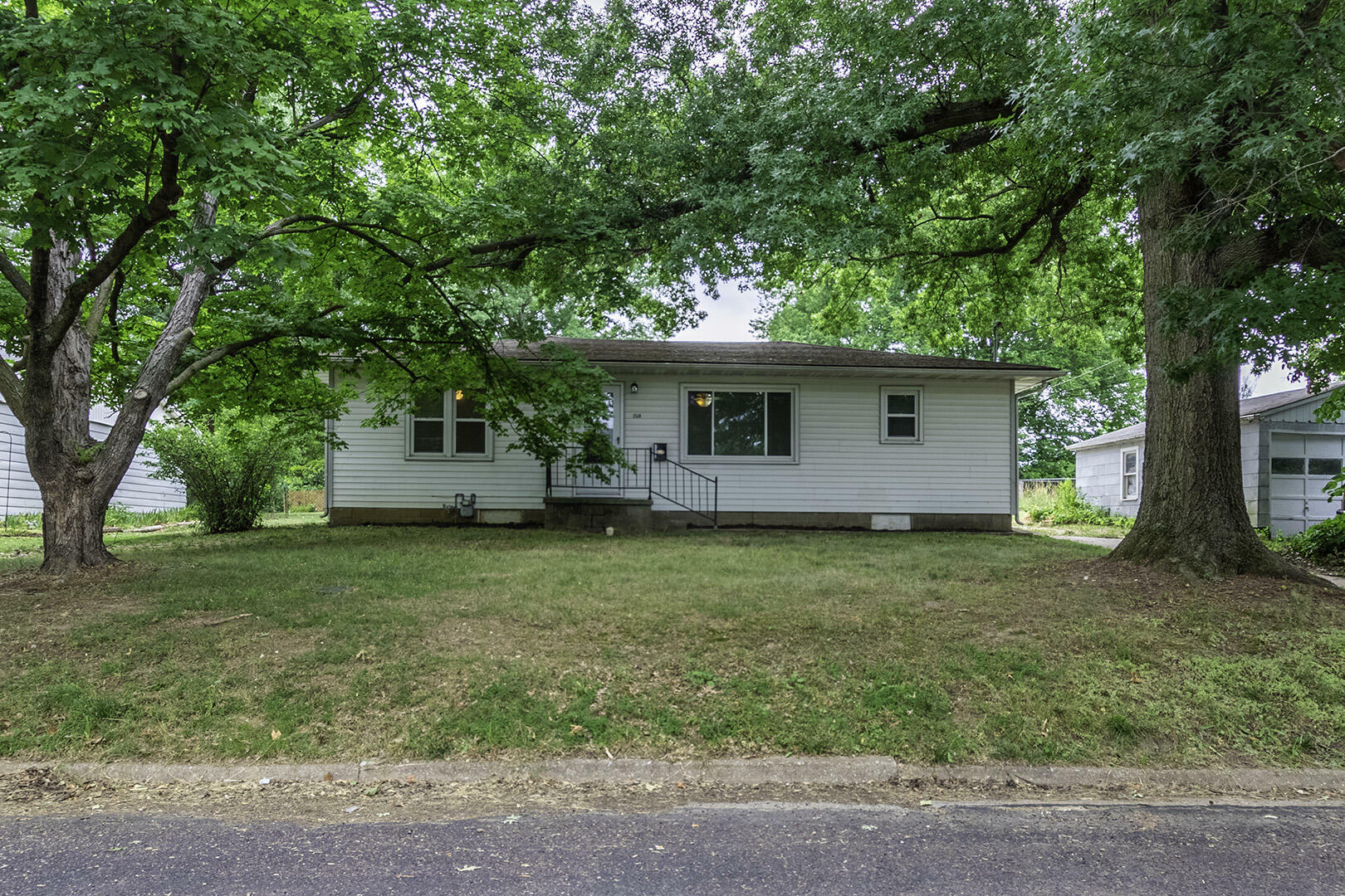 Property Photo:  1514 Stone St  MO 65201 