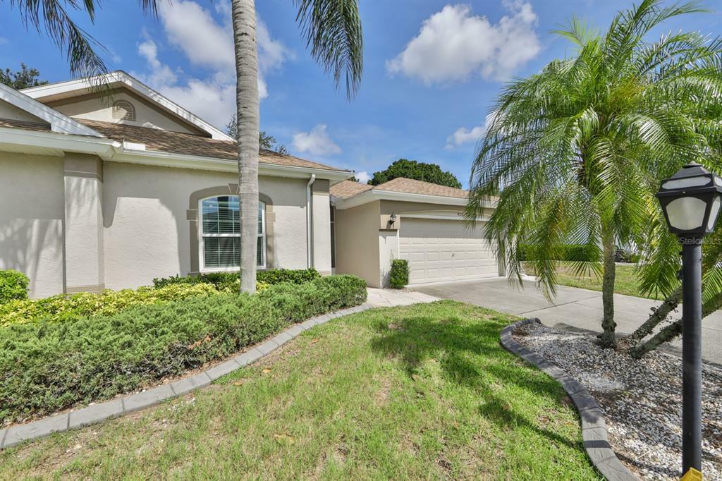 Property Photo:  920 Oxford Park Drive  FL 33573 