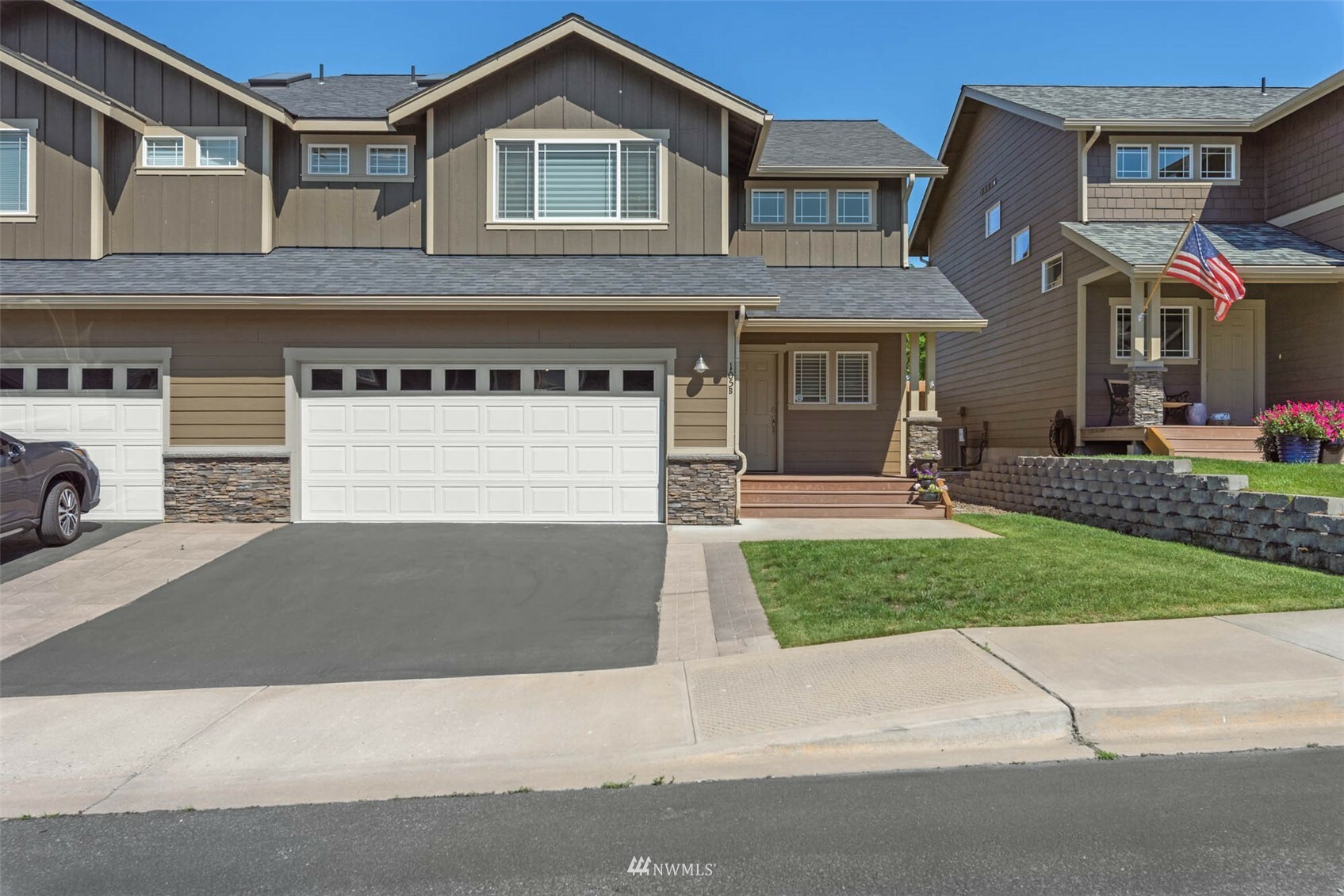 Property Photo: 105 Vineyard Lane 2B WA 98816