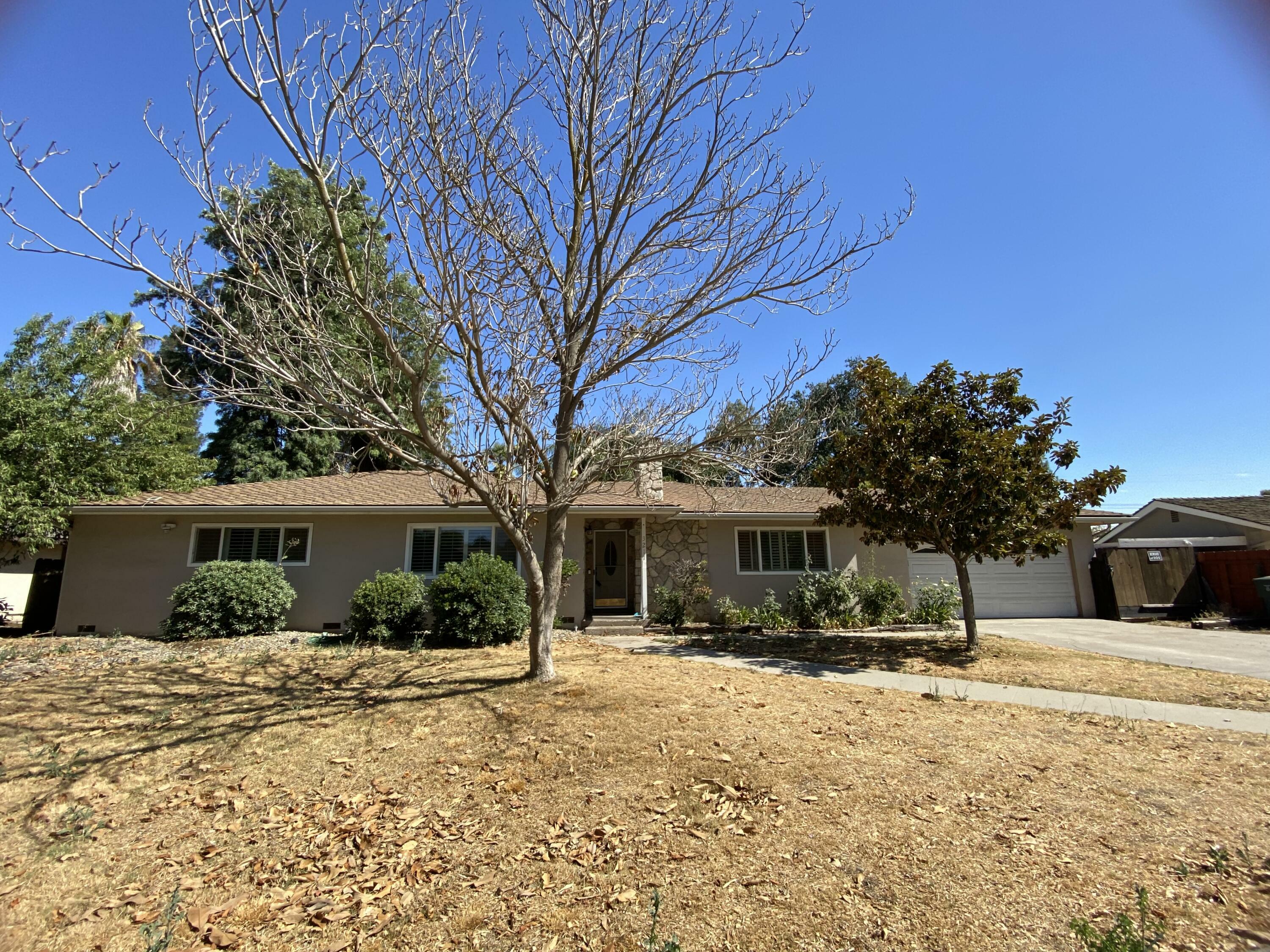 Property Photo:  3211 W Royal Oaks Drive  CA 93277 