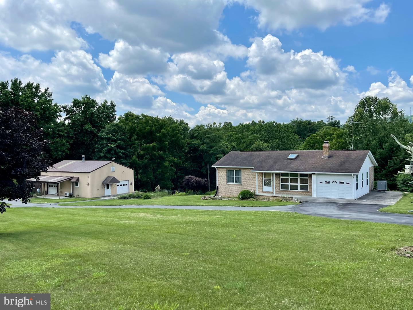 Property Photo: 1043 Ridge Road N WV 25427