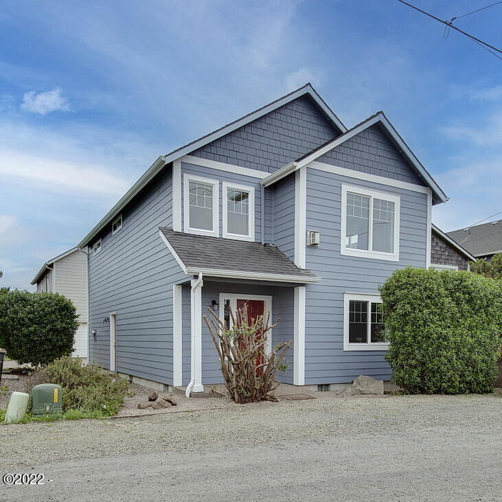 Property Photo: 946 NW High Street OR 97365