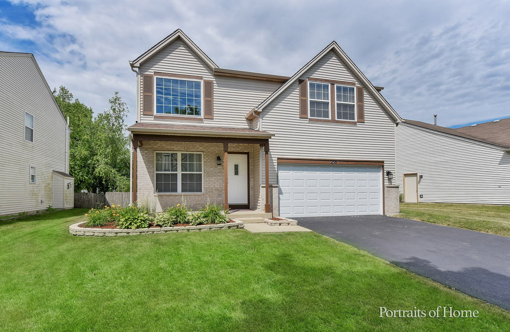 Property Photo: 258 E Daisy Circle IL 60446