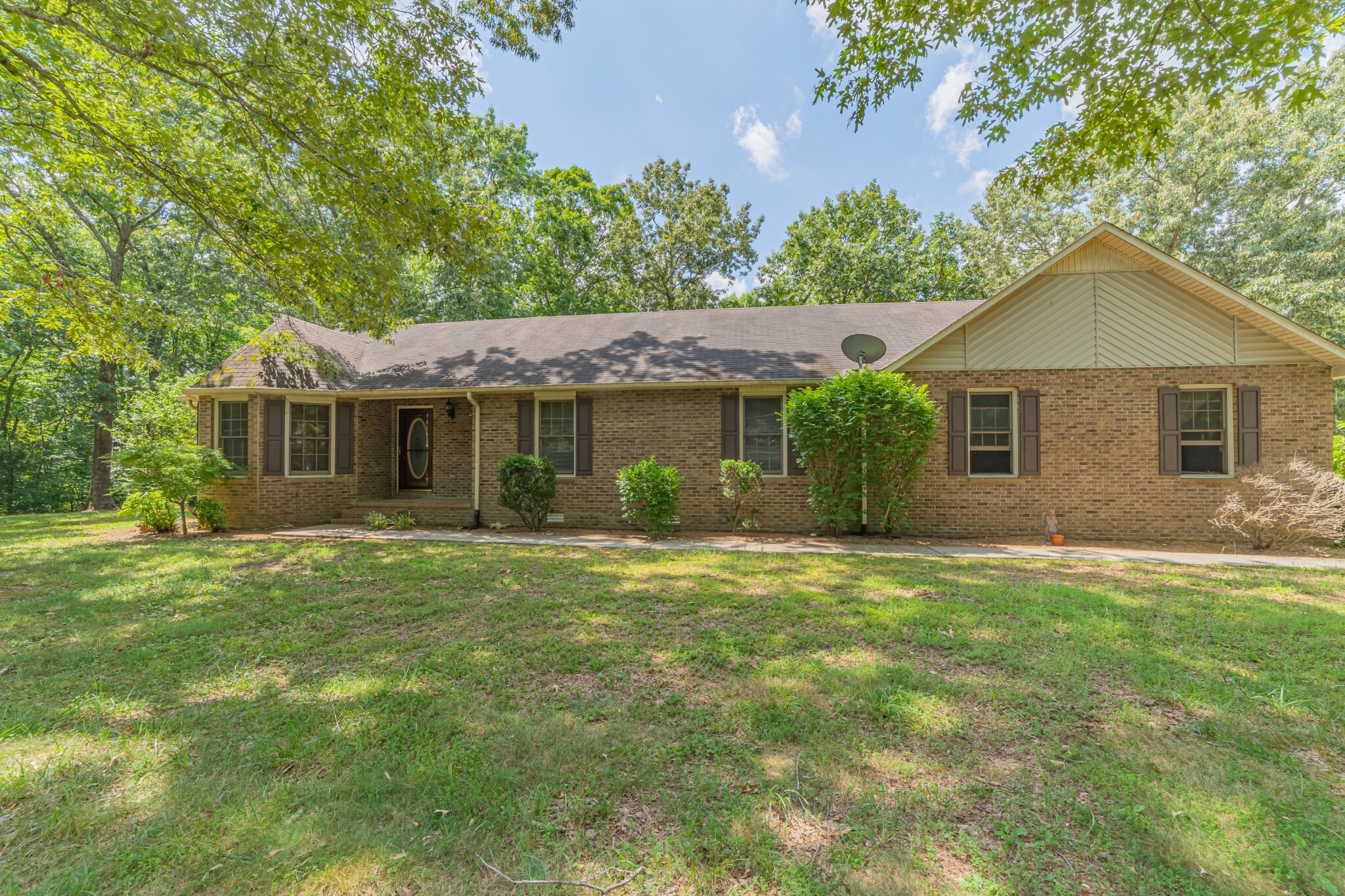 Property Photo:  366 Oak Leaf Cir  TN 37398 