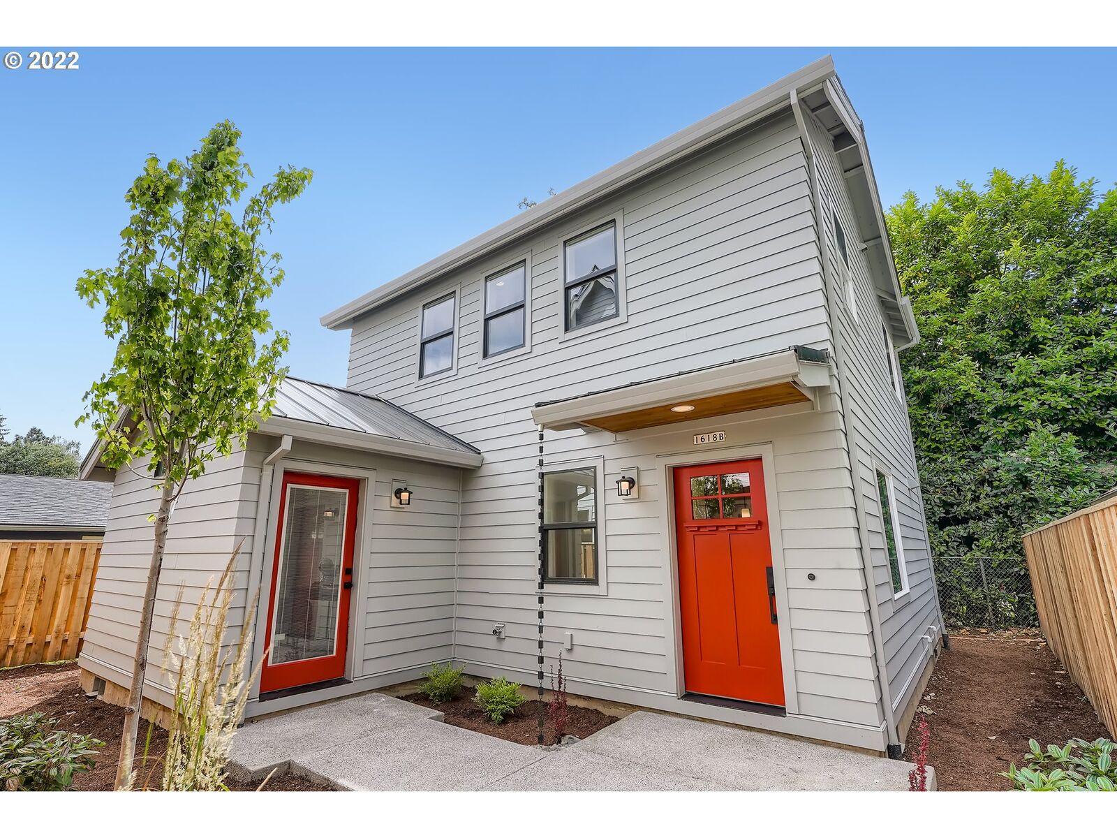 Property Photo: 1618 NE Buffalo St B OR 97211