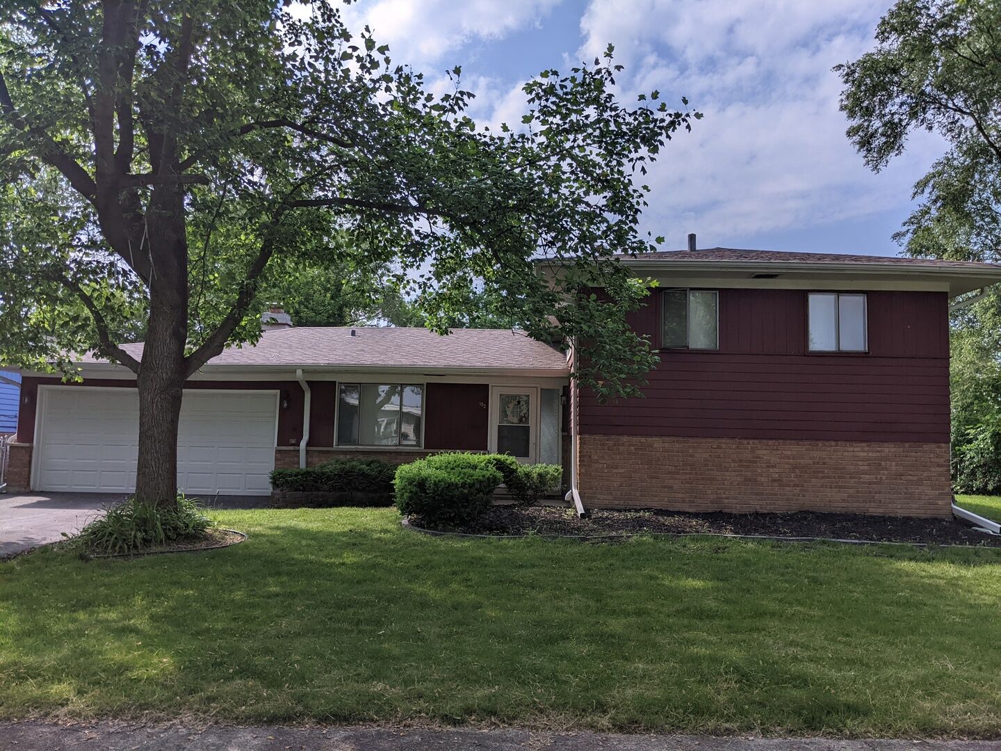 Property Photo:  102 Warwick Street  IL 60466 
