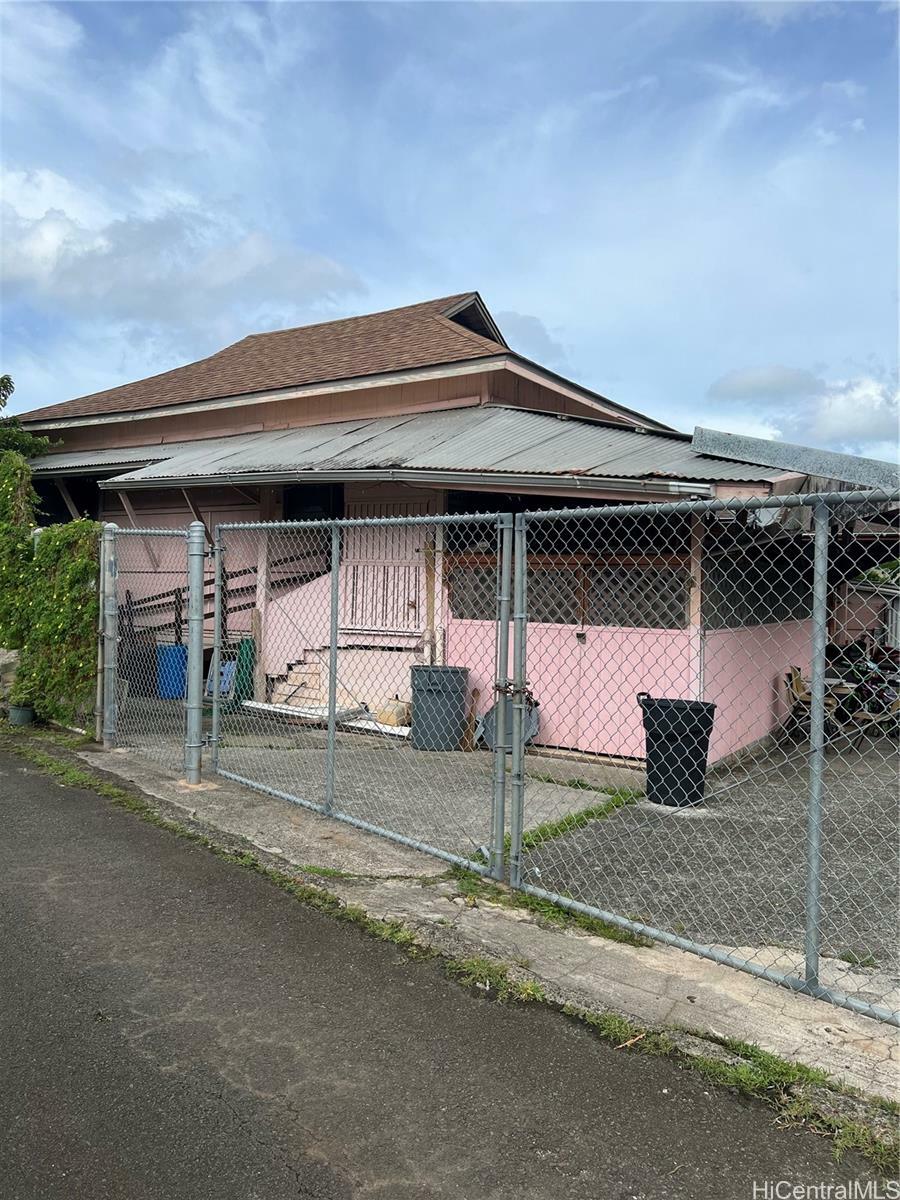 2322A Kalihi Street  Honolulu HI 96819 photo