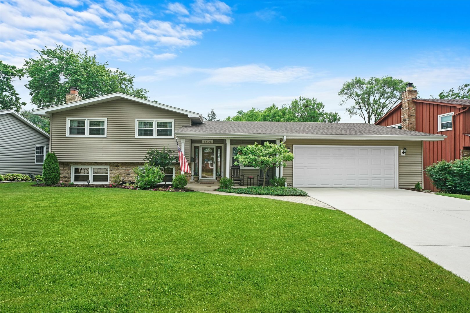 Property Photo:  5805 Dearborn Parkway  IL 60516 