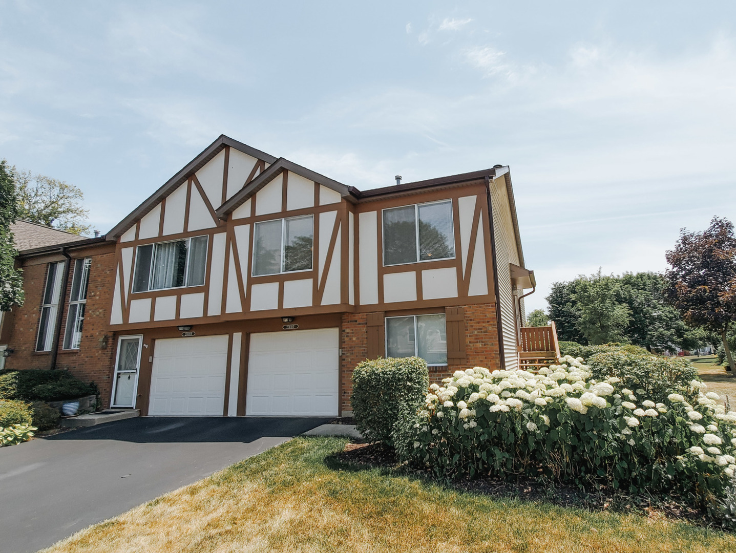 Property Photo: 27W307 Melrose Lane 307 IL 60190