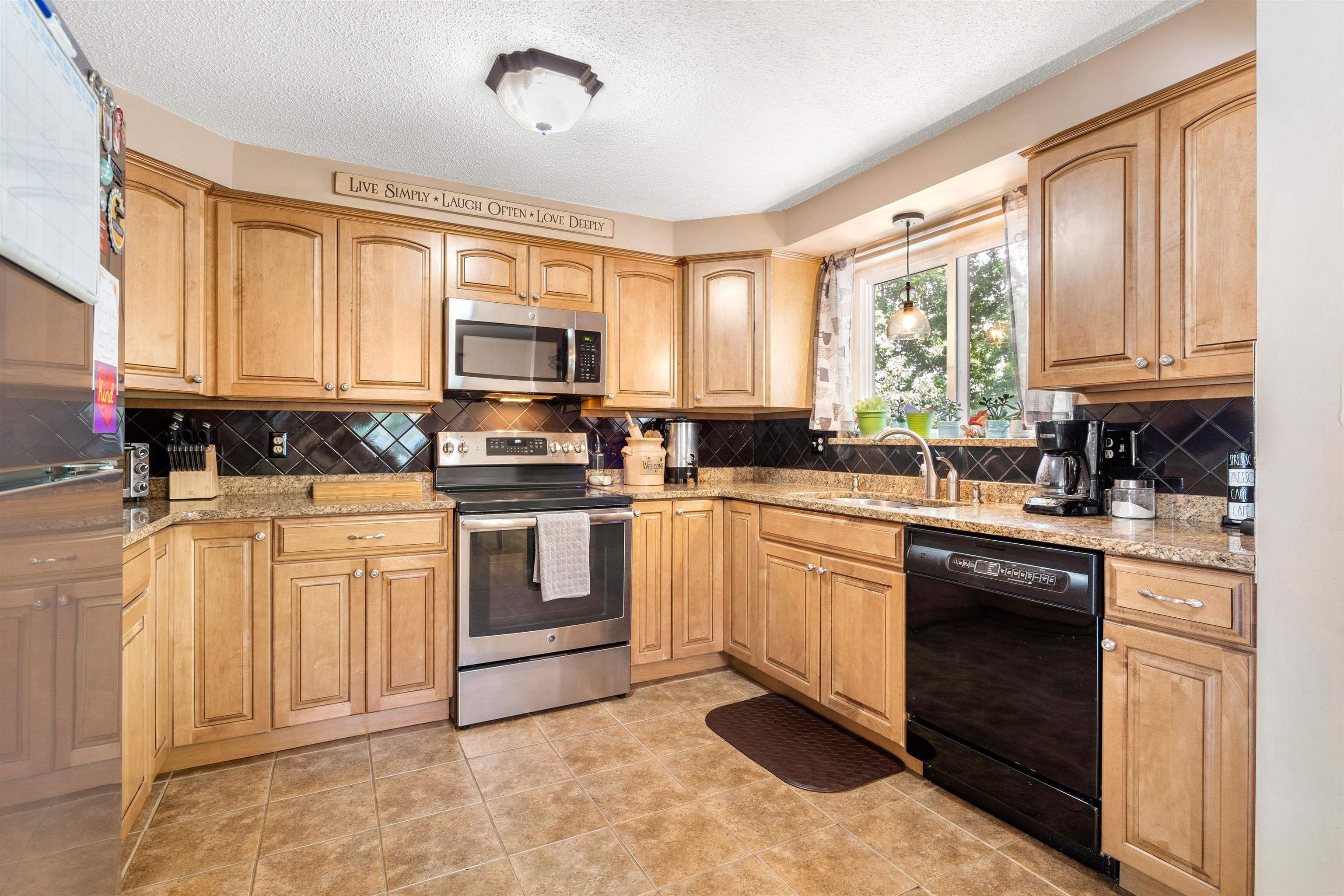 Property Photo:  4 Boxwood Court  NH 03063 